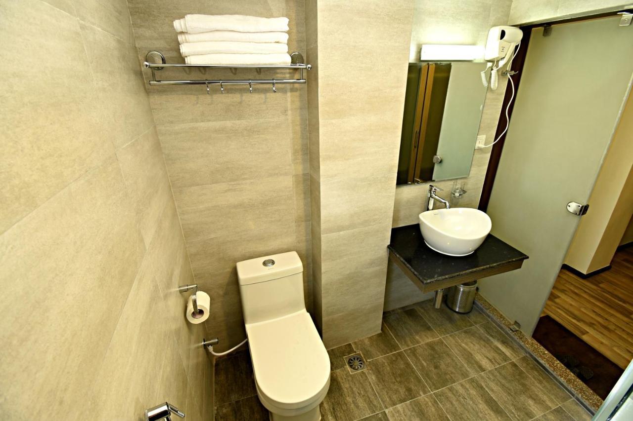 The Milestone Hotel Катманду Экстерьер фото