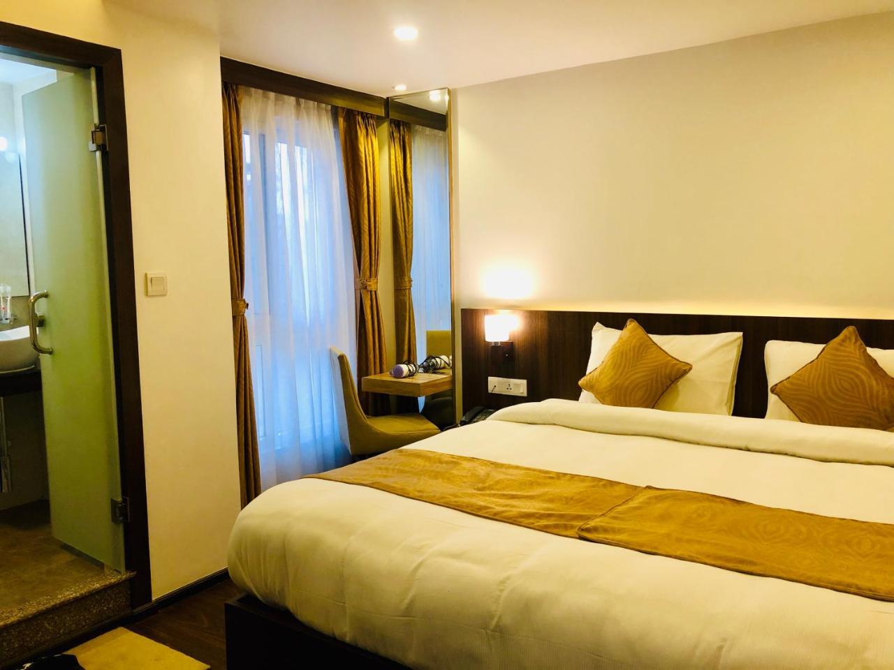 The Milestone Hotel Катманду Экстерьер фото