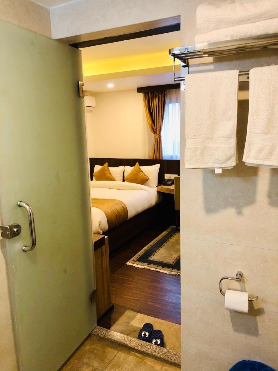 The Milestone Hotel Катманду Экстерьер фото