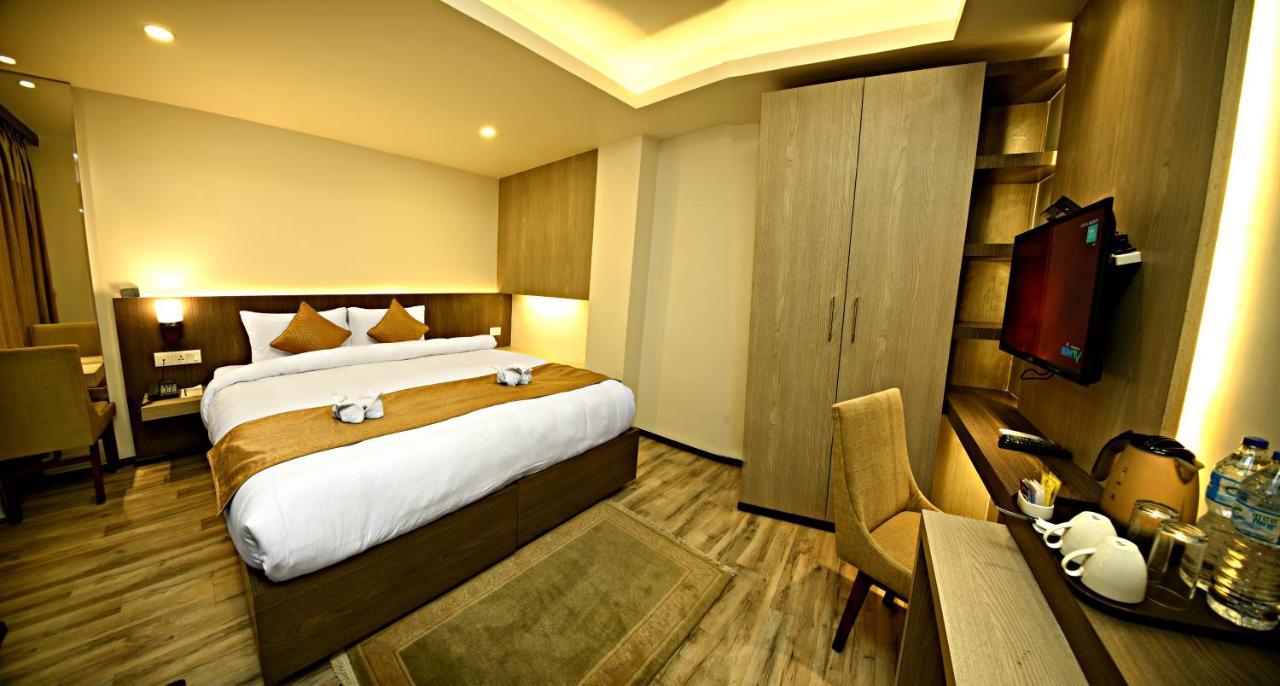 The Milestone Hotel Катманду Экстерьер фото