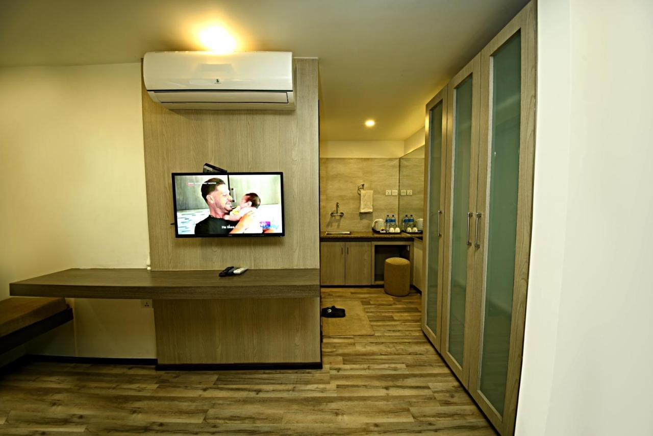 The Milestone Hotel Катманду Экстерьер фото